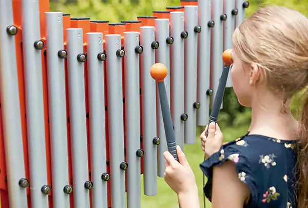 Hank Play is hier om de percussie -instrumenten voor kinderen te introduceren