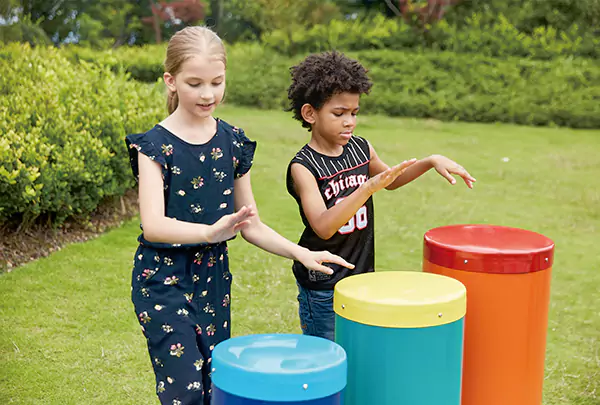 Voorzorgsmaatregelen voor het gebruik van speeltuinapparatuur voor kinderen in de woonwijken in woonwijken